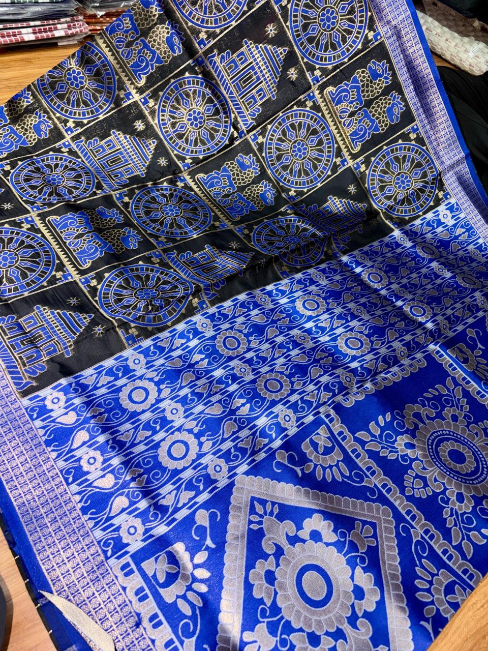 Soft silk saree with contrast blouse piece