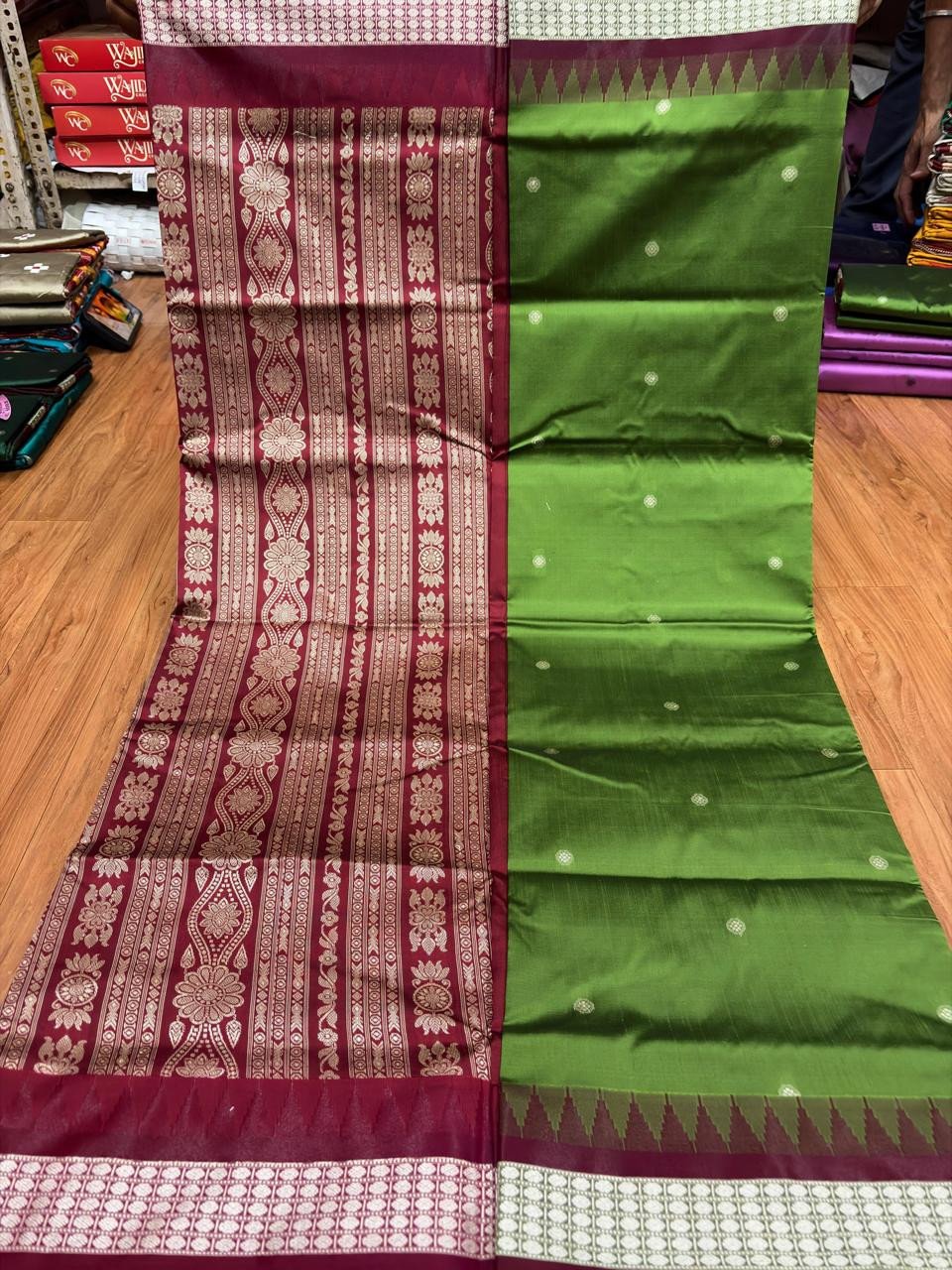 Papasilk saree with contrast blouse piece