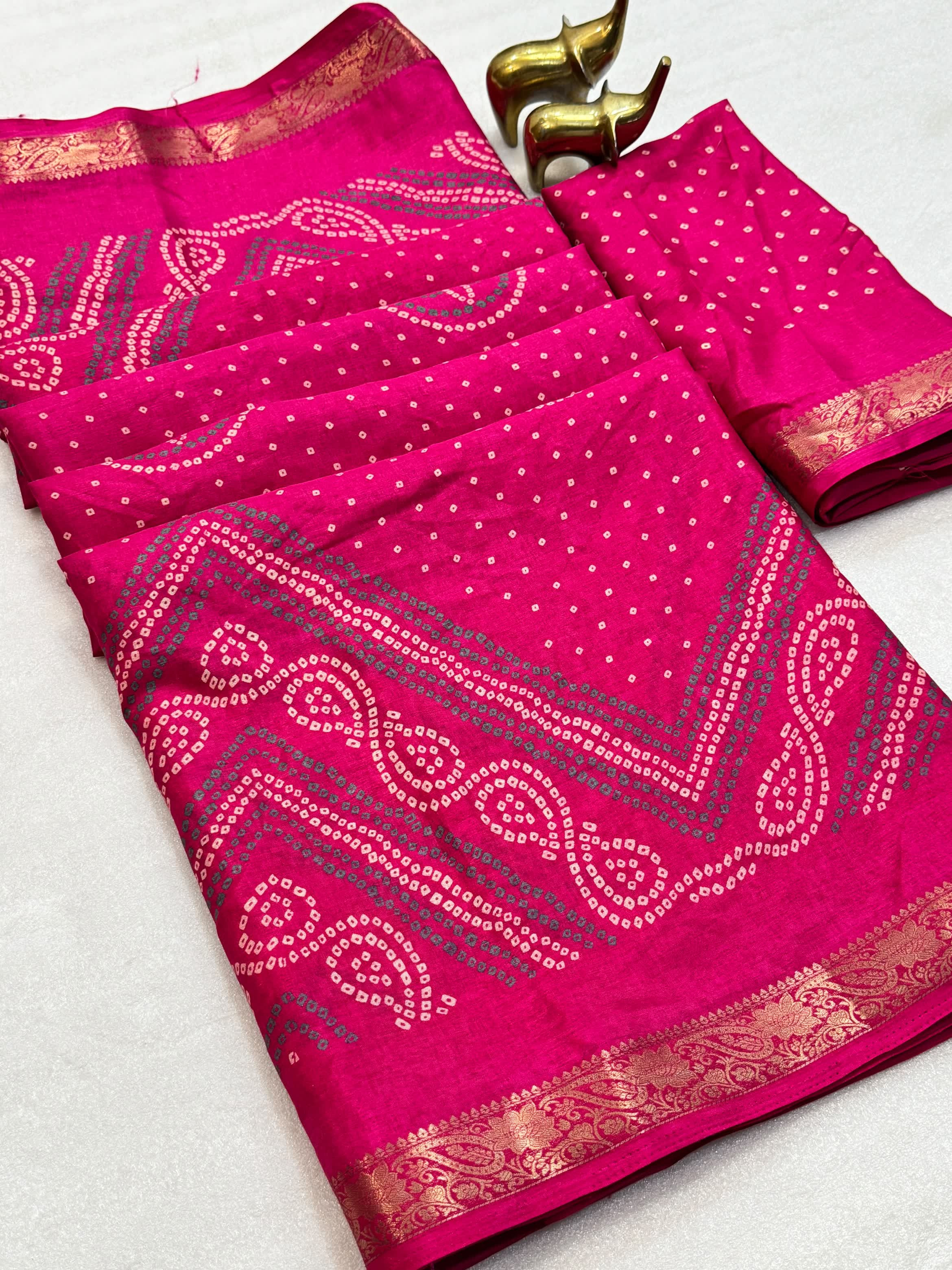 Beautiful Tasva silk saree with all over  beautiful Bandhani  print along with Jaqured Border