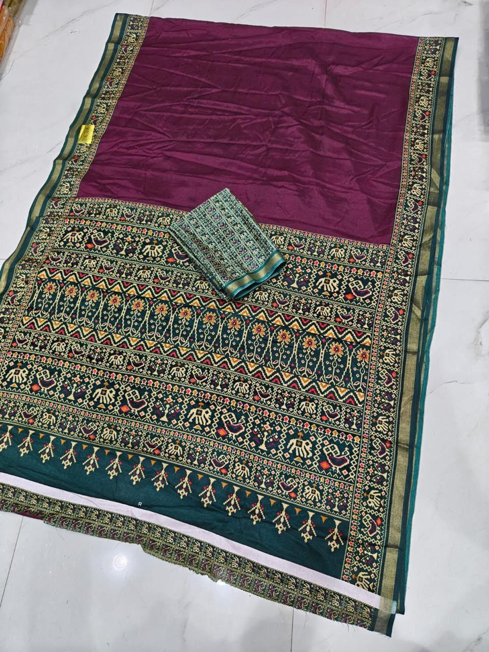 Contrast border cotton sarees