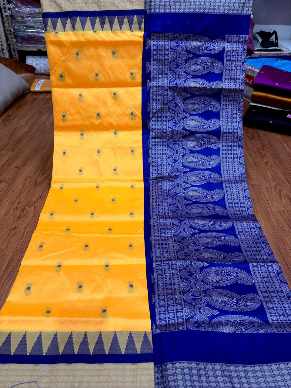 Papasilk saree with contrast blouse piece