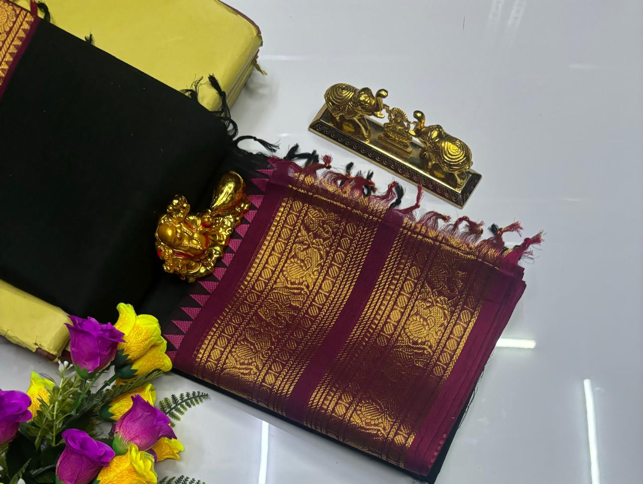 One side big border kanchi cotton sarees